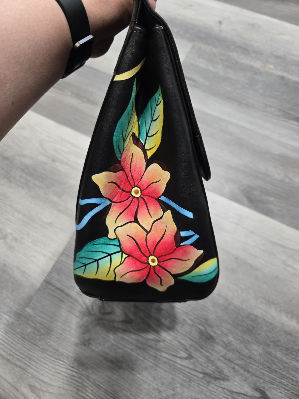 Hand-Painted Floral & Hummingbird Black Leather - Picture 5 of 7